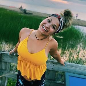 Meet your Posher, Claudia